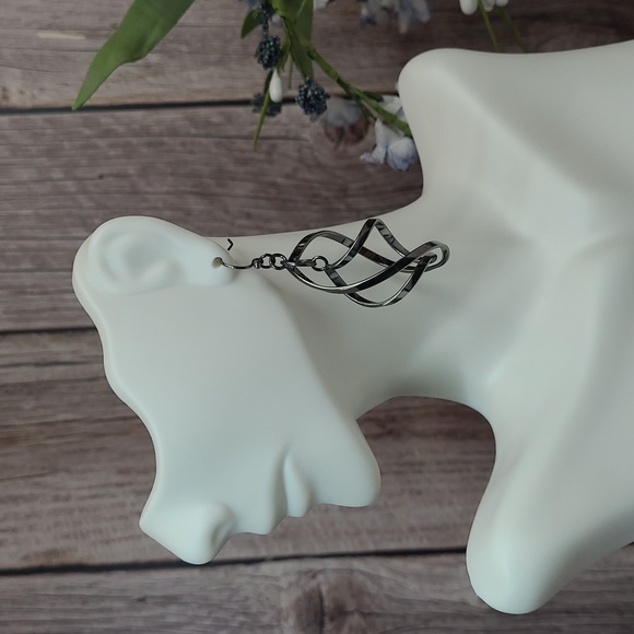 TWISTED SPIRAL PIERCED DANGLE EARRINGS - Picture 2 of 7